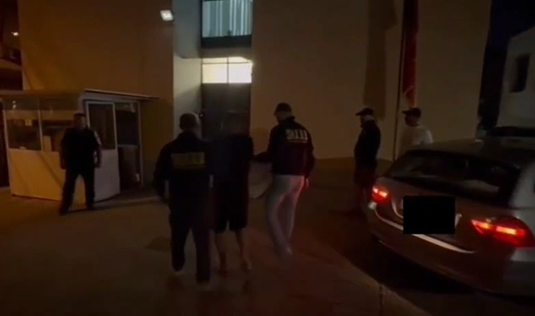 MORI RYSHFET PËR T’I DHËNË LEJE TË BURGOSURIT/ GJKKO lë në arrest shtëpie punonjësin e Burgjeve