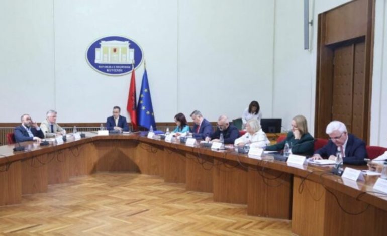 STRUKTURA E RE E KUVENDIT/ Zbulohet lëvizja e radhës e mazhorancës, Peleshi thërret konferencën e kryetareve: Të miratojmë përbërjen e komisioneve