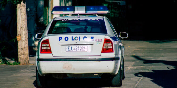 TRONDITËSE/ Mbyt motrën me qese plastike, 50 vjeçari telefonon policinë: Alo, e vrava
