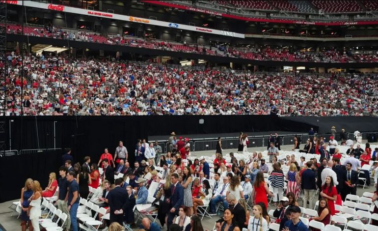 PAMJET LIVE/ 73 mijë njerëz në shërbesën përkujtimore për Charlie Kirk, do të mbajë fjalën edhe Donald Trump