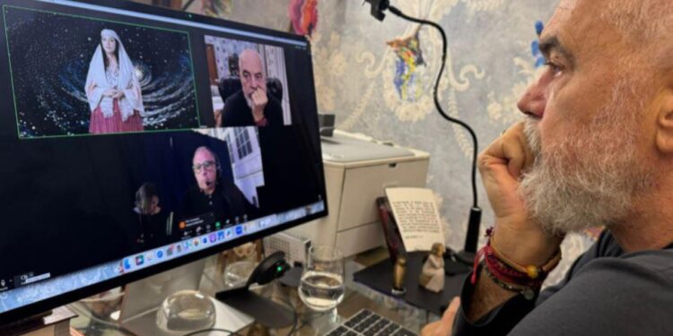 “NUK JAM KËTU PËR TË ZËVËNDËSUAR UDHËHEQËSIT NJERËZOR”/ Diella ‘mban fjalim’ në konferencën prestigjioze