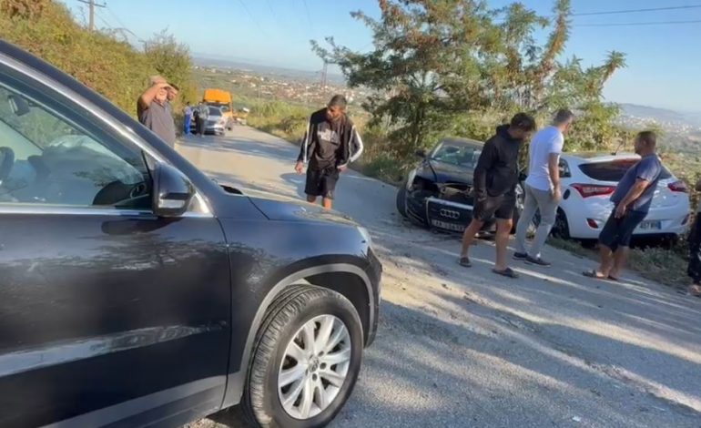 AKSIDENT I TREFISHTË NË AKSIN RRUGOR FIER-CAKRAN/ Plagoset një nga drejtuesit e mjeteve