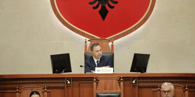 PD KËRKON TA SHKARKOJË/ Peleshi mbledh sot krerët e grupeve parlamentare