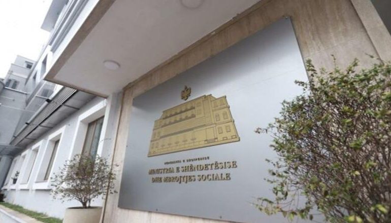NISIN LËVIZJET NË MINISTRINË E SHËNDETËSISË/ Sala shkarkon nga detyra drejtorin e FSDKSh