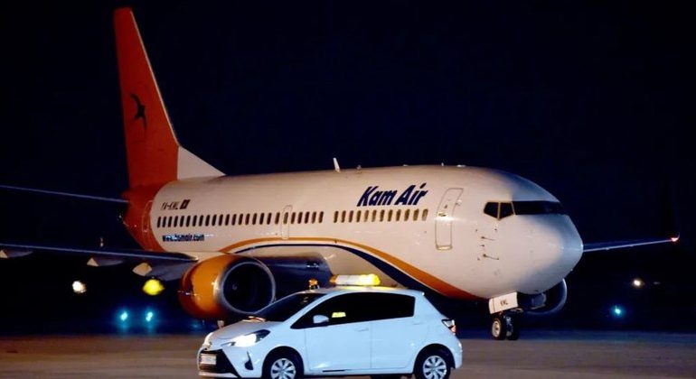 UDHËTIMI I PAZAKONTË/ Fluturon nga Kabuli në Delhi në rrotën e avionit