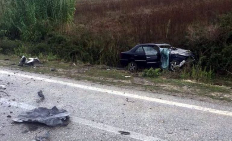 HUMB DREJTIMIN E MAKINËS/ Gruaja del nga rruga, dërgohet në spital