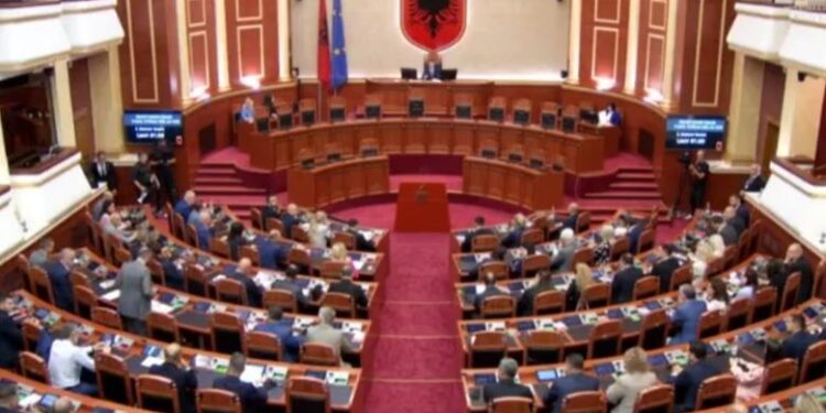 NIS SEANCA PLENARE NË KUVEND/ Pritet miratimi i anëtarëve të komisioneve parlamentare