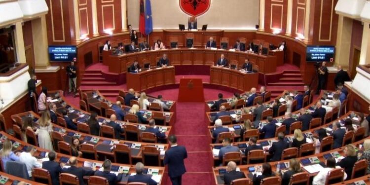 DEBATE NË SEANCËN PLENARE/ Opozita kërkon diskutimin e programit të qeverisë së re