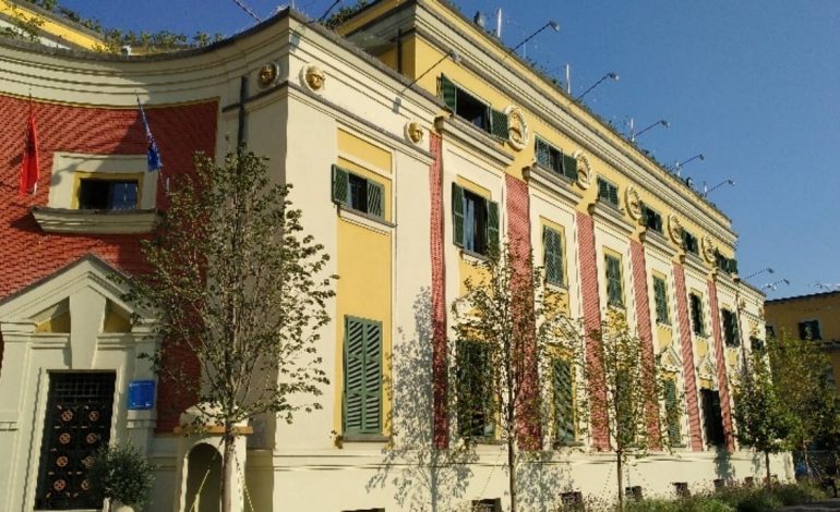 SHKARKIMI I VELIAJT/ Prefekti i Tiranës dërgon vendimin në Këshillin e Ministrave