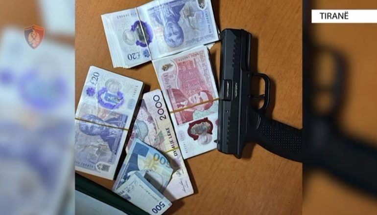 ME PISTOLETË NË ÇANTË/ Arrestohet 27-vjeçari që qarkullonte i armatosur në Tiranë (EMRI)