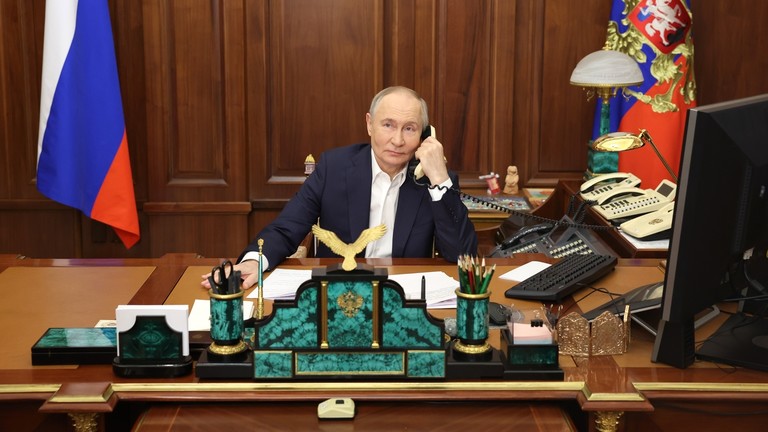 PSE PUTIN QËNDRON LARG RRJETEVE SOCIALE? Kremlini: Nuk është puna e tij! Familja dhe të njohurit ndajnë informacione ndonjëherë