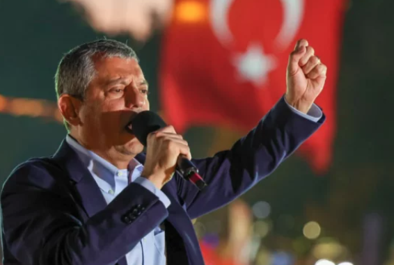 PARTIA OPOZITARE NË TURQI PËRBALLET ME TENSIONE/ Gjyqi ndaj kryetarit Ozgur Gurel shtyhet më 24 tetor