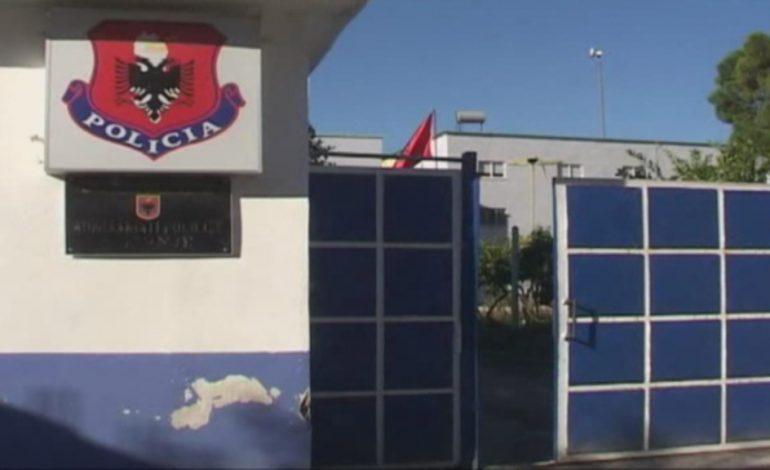 EMRAT/ Armë në makinë dhe trafik narkotikësh, dy në pranga në Lushnjë
