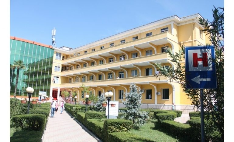 SHOKUESE NË TIRANË/ Sherr me thika mes infermierëve të spitalit “Shefqet Ndroqi”, njëri prej tyre…