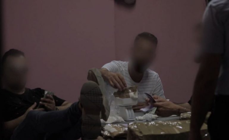 TRAFIKANTËT ZBULOHEN NGA KORRIERËT/ “Lekët do paguhen nëse shuhemi ne si racë”, shpërndarësit nxjerrin emrat e shefave