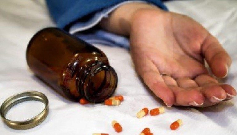 E RËNDË NË POGRADEC/ Konsumoi një sasi medikamentesh në banesë, përfundon në spital 65-vjeçarja