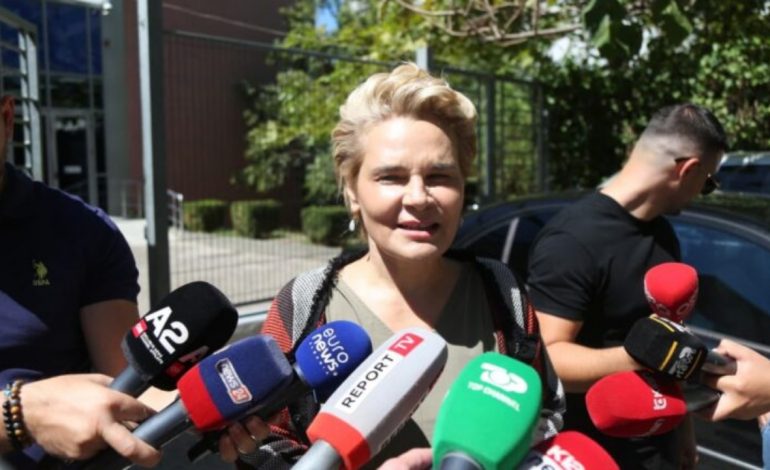 “SHUMË SHPEJT DO FLAS…”/ Monika Kryemadhi pas daljes nga GJKKO: Janë kërcënuar dëshmitarët