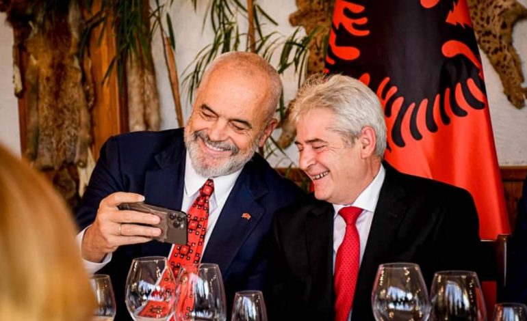 “TË UROJ SI VËLLAU VËLLAIN”/ Votëbesimi i qeverisë, Ali Ahmeti mesazh Ramës: Ne na ke përkrah…