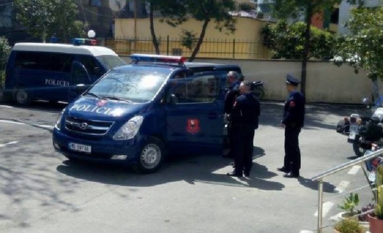 QËLLOHET ME THIKË 24-VJEÇARI NË BERAT/ Arrestohen dy persona, një në kërkim