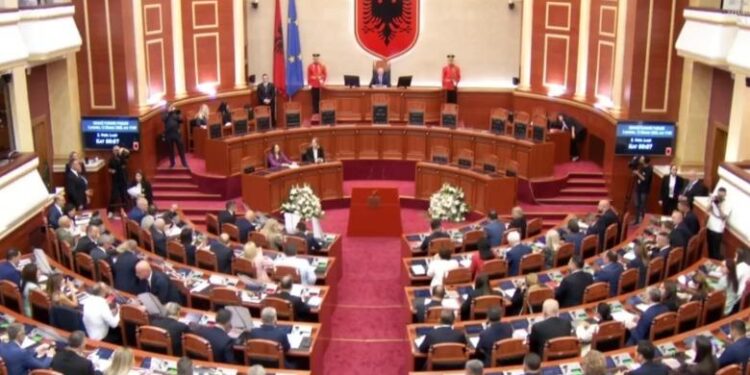 SOT DY SEANCA PLENARE NË KUVEND/ Votohet Byroja dhe kryesitë e komisioneve parlamentare