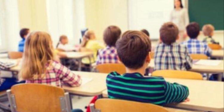 VITI I RI SHKOLLOR/ Në Korçë dhe Berat më pak nxënës ulen në bankat e shkollës