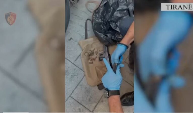 EMRI/ Qarkullonte me armë zjarri në automjet, përfundon në pranga 62-vjeçari në Tiranë