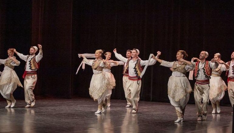 ASAMBLI KOMBËTAR I TKOB TUR NË ITALINË E VERIUT/ Këngët dhe vallet ‘pushtojnë’ skenën në Bolzano