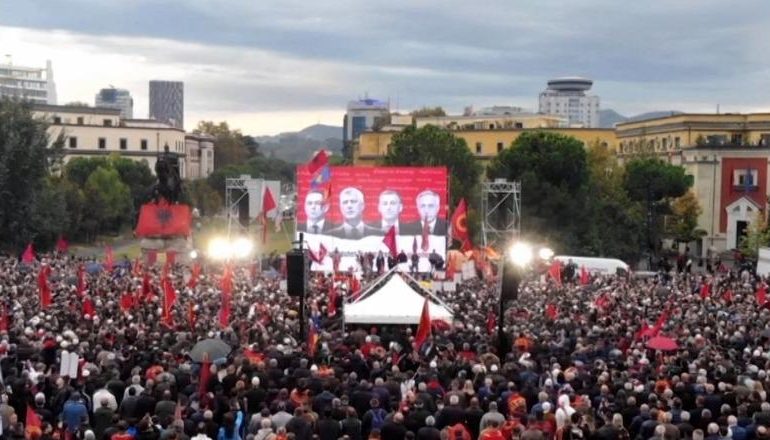 PROTESTA PËR KRERËT E UÇK/ Rama ndan pamjet nga sheshi ‘Skënderbej’: Zemra mal
