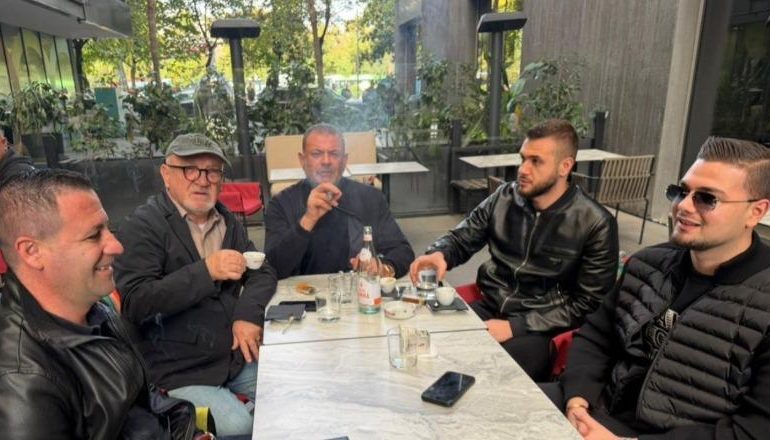 PËRGËNJESHTRON BERISHËN/ Tom Doshi: O mashtrues, jam në mes të Tiranës! Kreu i PD fshin menjëherë postimin