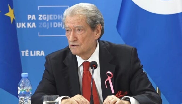 “I ËSHTË PRERË URDHËR-ARRESTI”/ Berisha sqaron postimin për Tom Doshin: Lajmin e përhapën…