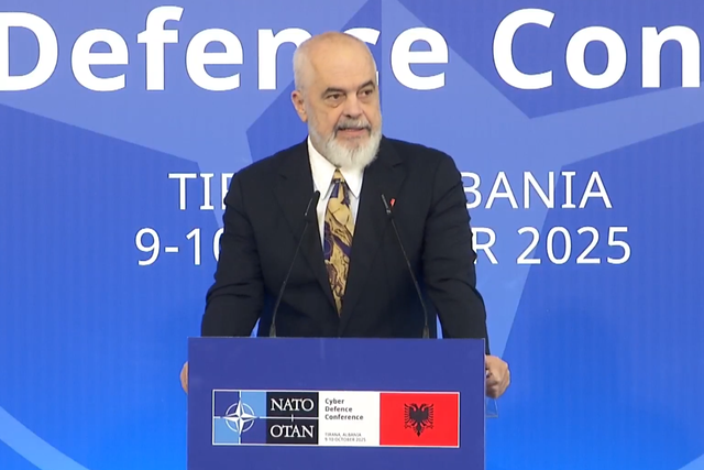 “JAM I VETMI NË QEVERINË TIME PA DOKTORATURË”/ Rama batuta në konferencën e NATO-s: Jam thjesht një…