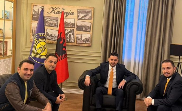FOTOLAJM/ Paqe mes Salianjit dhe Këlliçit apo mesazh Berishës?