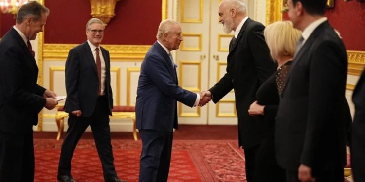 FOTOLAJM / Samiti në Londër, kryeministri Rama mirëpritet nga Mbreti Charles III