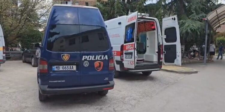 PLAS SHERRI NË DURRËS/ Përfundojnë në spital disa persona! Goditet me qytën e pistoletës një prej tyre