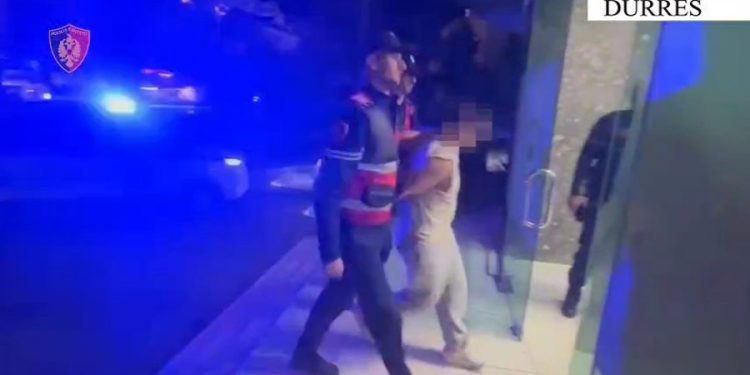 E PËSON KEQ/ Mashtronte vajza dhe i shfrytëzonte për prostitucion në Durrës, kapet kolumbiani