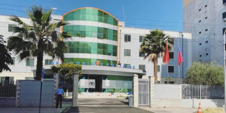 “PREJ TRE VITESH ASNJË KONTAKT”/ Gruaja kallëzon ish-burrin për braktisje të fëmijëve në Durrës