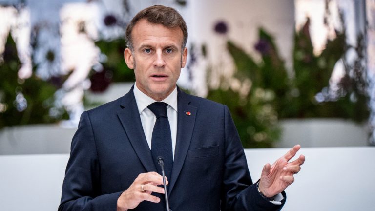 ANALIZË/ Emmanuel Macron nuk ka ndërmend të emërojë një tjetër kryeministër