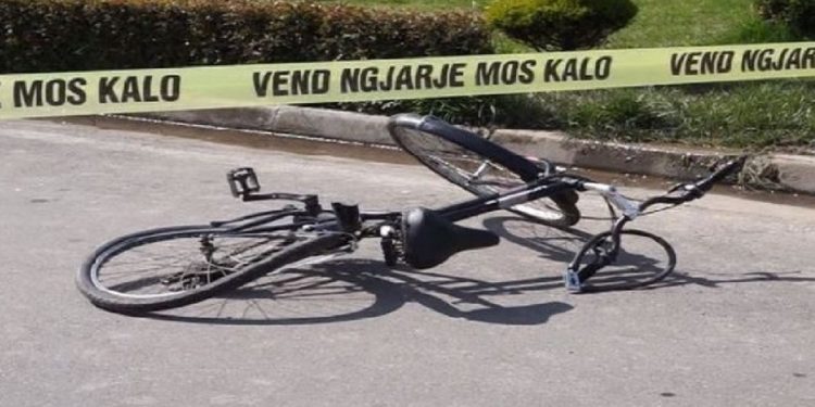TRAGJIKE/ Rrëzohet me biçikletë dhe bie në kanal, humb jetën i moshuari në Fier