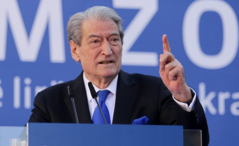 “NË AEROPORTIN E VLORËS U PRISHËN PAZARET”/ Berisha: Kontratë ultrakorruptive, inxhinieri i pistës është arratisur në Britani