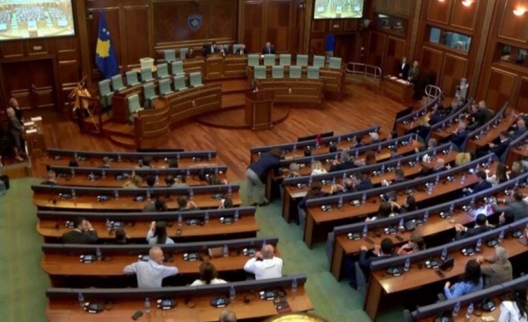 KURTI KA VETËM DY DITË KOHË/ Po skadon afati për formimin e qeverisë së re, ekspertët: Vonesa e buxhetit mund të sjellë kolaps