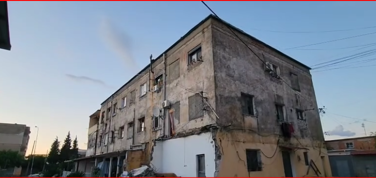 VIDEOLAJM/ Kjo është godina për të cilën u vra gjyqtari Kalaja. Familjarët shprehen se janë terrorizuar nga autori