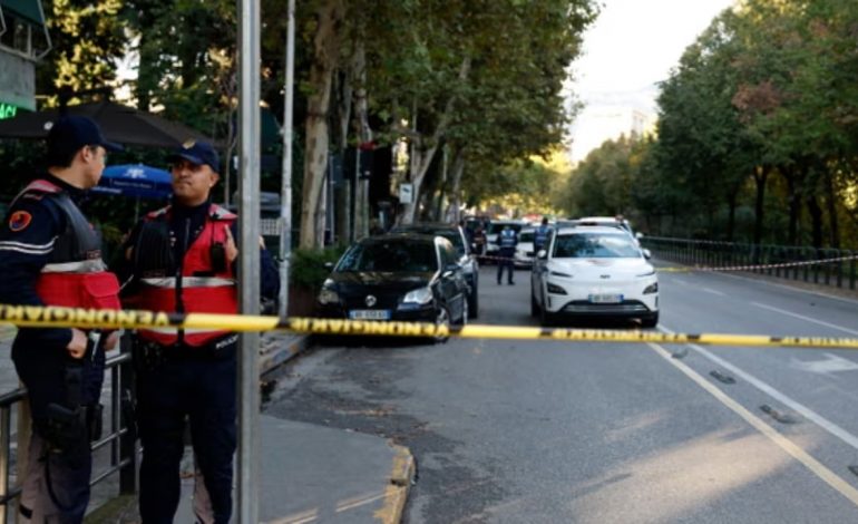 VRASJA ME ARMË NË GJYKATËN E APELIT/ Babë e bir mbetën të plagosur, dalin nga spitali