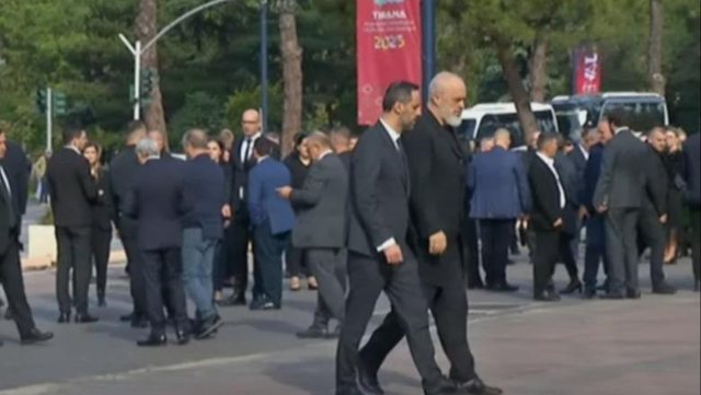 FOTOLAJM/ Rama i bashkohet homazheve në Pallatin e Kongreseve për gjyqtarin Kalaja