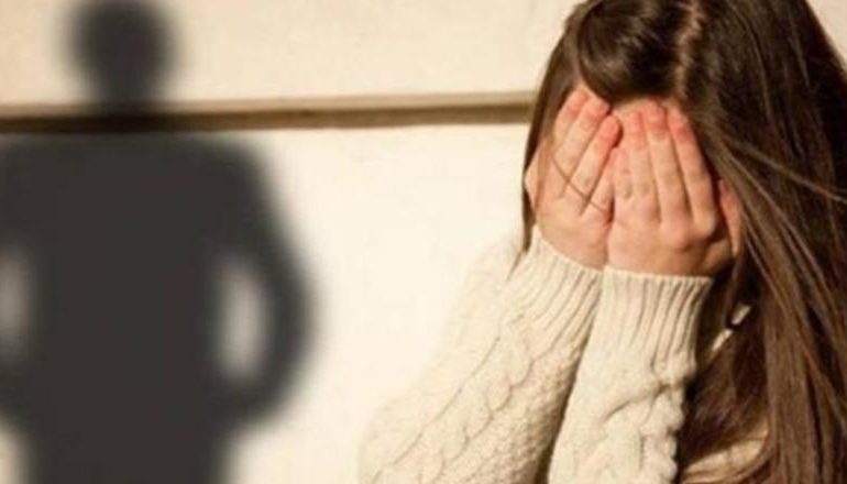NDODH NË SHIJAK/ I riu nga Peqini ngacmon seksualisht 12-vjeçaren, shpallet në kërkim nga policia