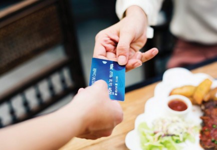 PLANI I QEVERISË PËR HEQJENE E PARASË/ Analiza: Ekonomi “pa cash”, ambicioze apo utopike?