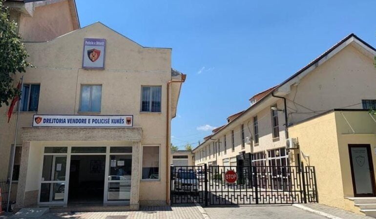 ALARM PËR BOMBË NË KUKËS/ Policia rrethon bulevardin, forcat xheniere nga Tirana nisen drejt vendngjarjes
