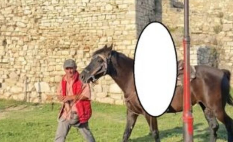 VRAU 42-VJEÇARIN PËR NJË FOTO ME KALIN/ Gjykata lë në burg autorin, çfarë DEKLAROI në sallën e gjyqit…