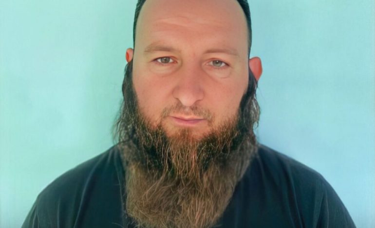 KTHEU BANESËN NË MAGAZINË ARMËSH/ Burg për 38-vjeçarin fierak, çfarë zbuloi policia…