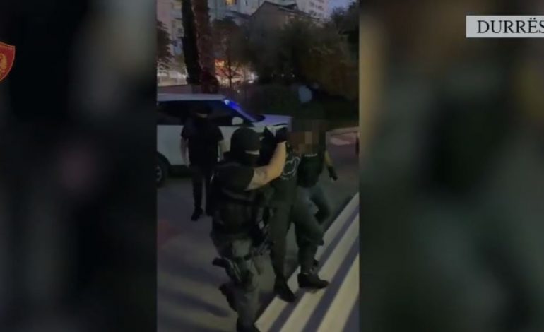 ITALIA I KISHTE SHPALLUR NË KËRKIM/ Arrestohen në Durrës 2 vëllezërit, akuzat ndaj tyre…