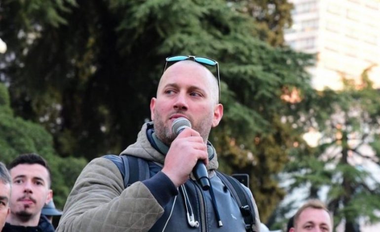 “NUK NA NDALON AS GJYKATA”/ Reagimi befasues i Binajt pas pezullimit të zgjedhjeve